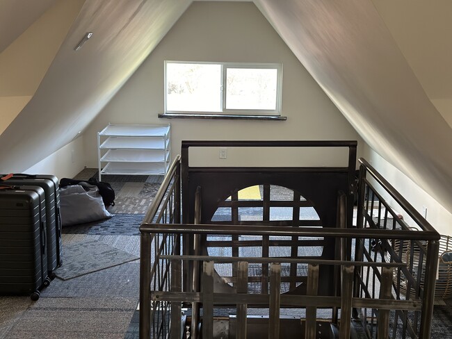 Attic Space - 8429 Dallas Ave S