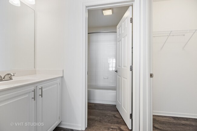 Building Photo - 60 Rossini Ct