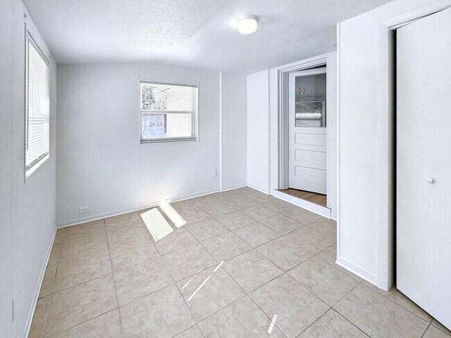 Building Photo - 3-Bedroom Home in a Convenient Location / ...
