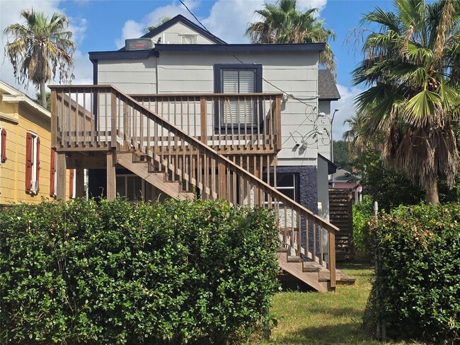 Building Photo - 1119 Broadway Avenue J