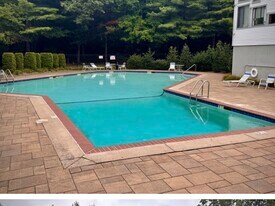 Building Photo - 4 Staunton Ct