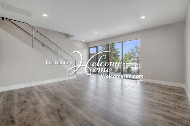 Building Photo - Coming Soon - NEWER Luxury Town Home Centr...