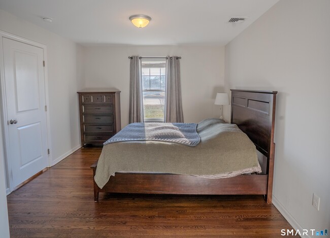 Building Photo - 348 Buckingham Ave