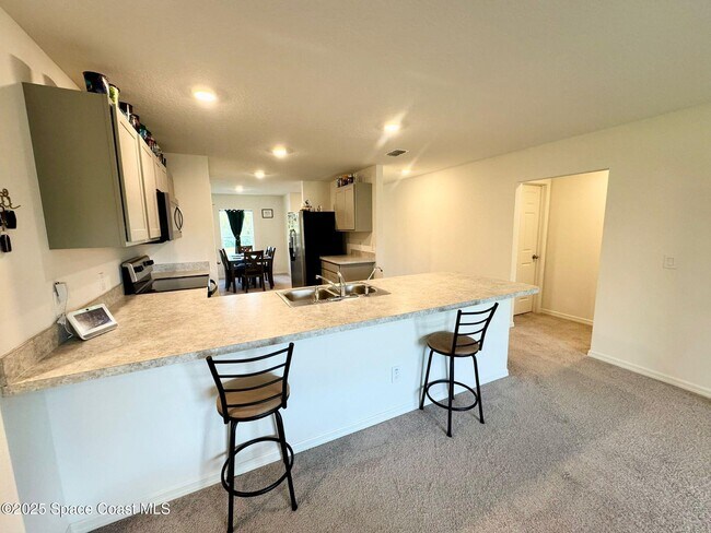 Building Photo - 2910 San Filippo Dr SE