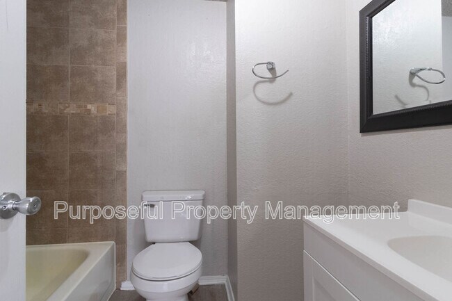 Building Photo - 313 Belmont Dr