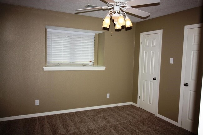 Building Photo - 1766 Maux Dr