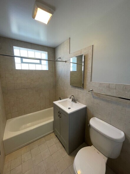 Building Photo - 7009 N Ridge