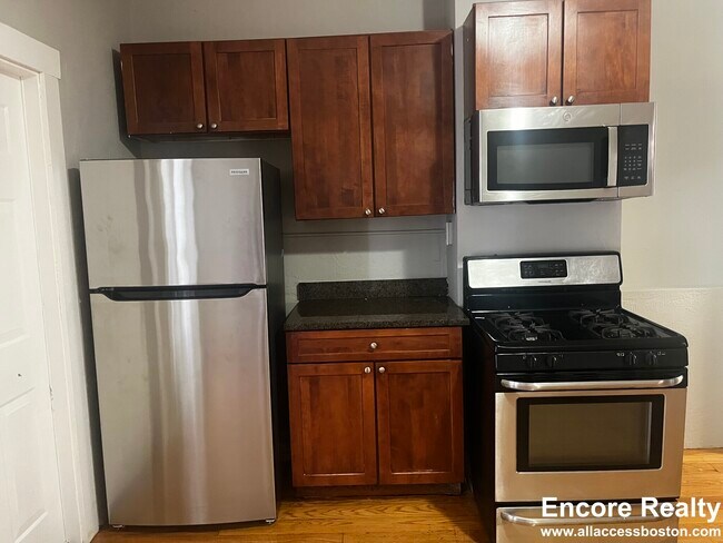 Building Photo - 270 Bowdoin St