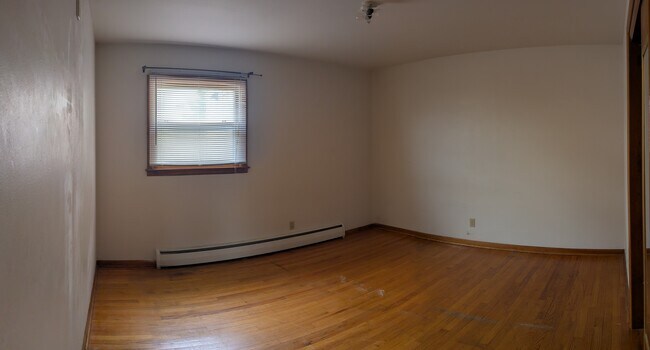Building Photo - 1528 W Main St