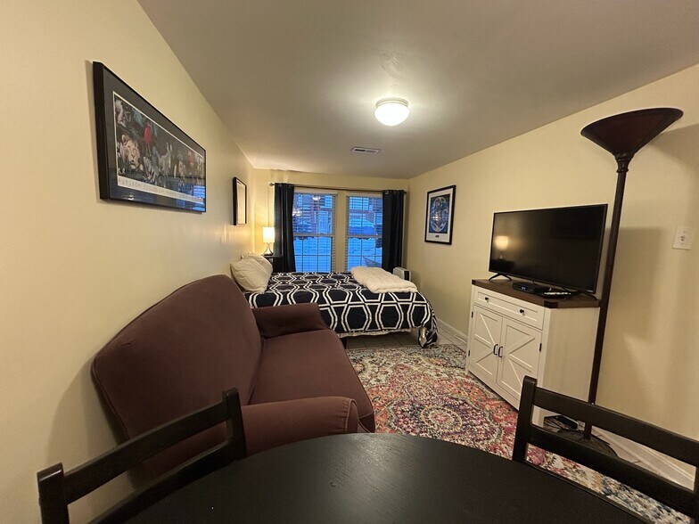 Building Photo - 2422 Observatory Pl NW