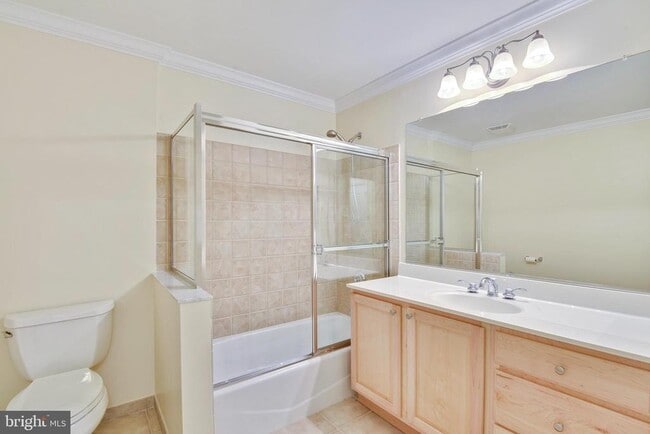 Building Photo - 502 W Broad St