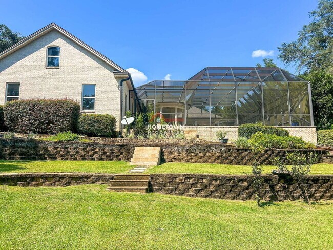 Building Photo - 337 Oak Ave