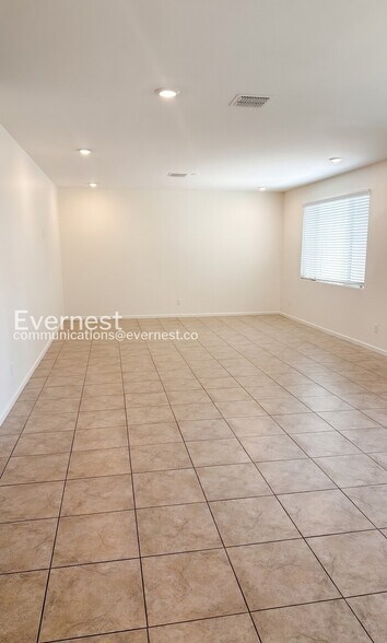 Building Photo - 3041 W Cres View Ln