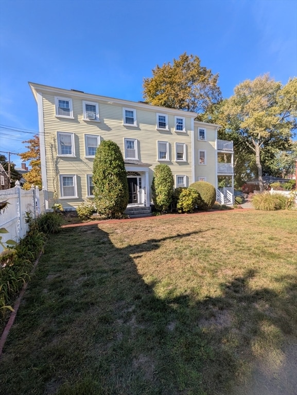 Building Photo - 8 Williams St