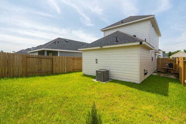 Building Photo - 16755 N Marie Vlg Dr