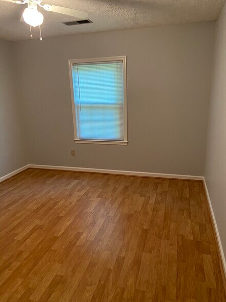 Bedroom - 504 Mountain Park Rd