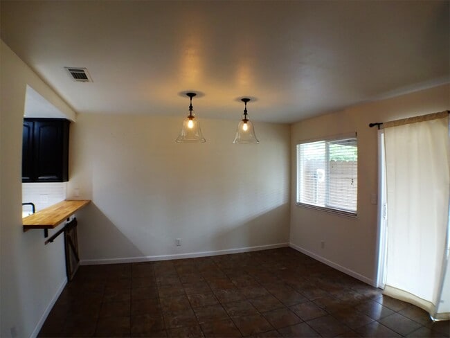 Building Photo - 3 Wrangler Ct