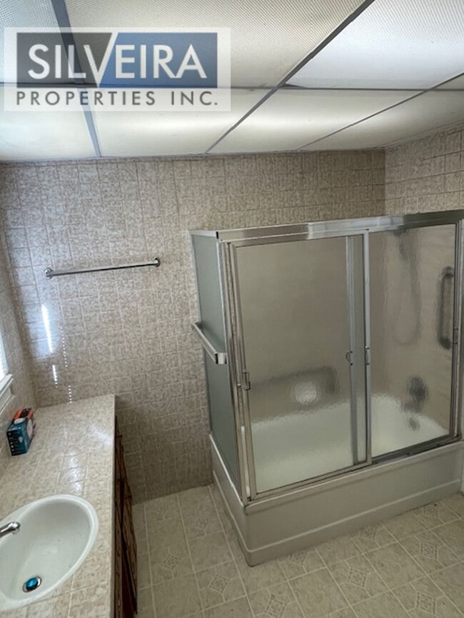 Building Photo - Inviting 2 Bedroom Home ready and available for rent!