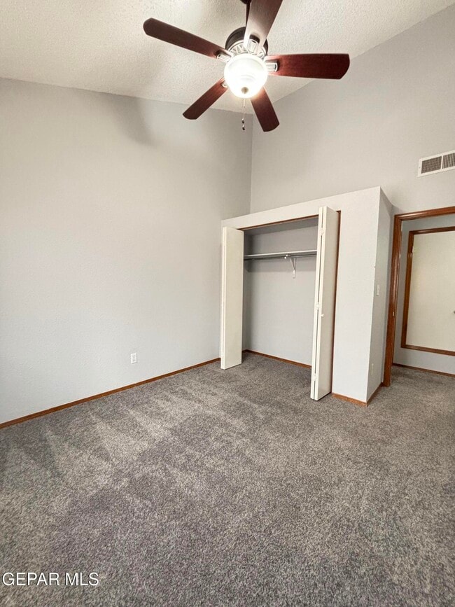 Building Photo - 10905 Loma De Rio Pl