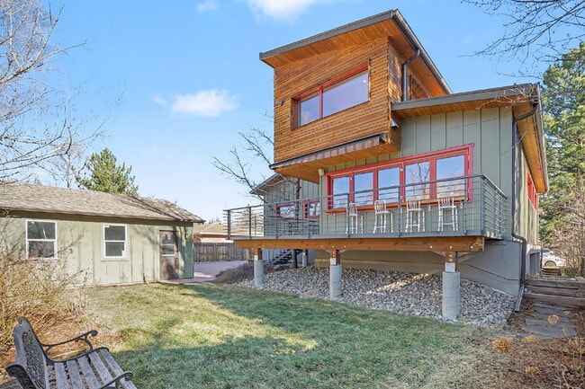 Building Photo - "Modern 4-Bed Boulder Retreat with Granite Elegance & Finished Basement!"