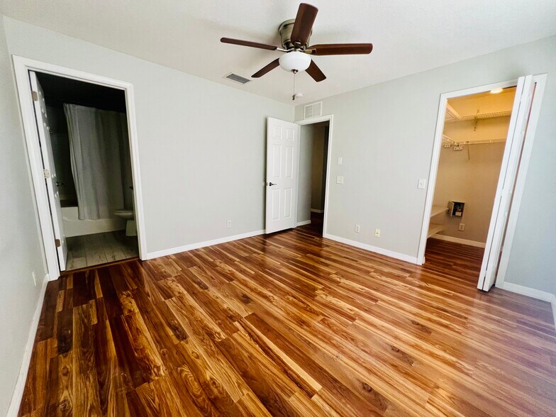 Building Photo - 3857 Island Way