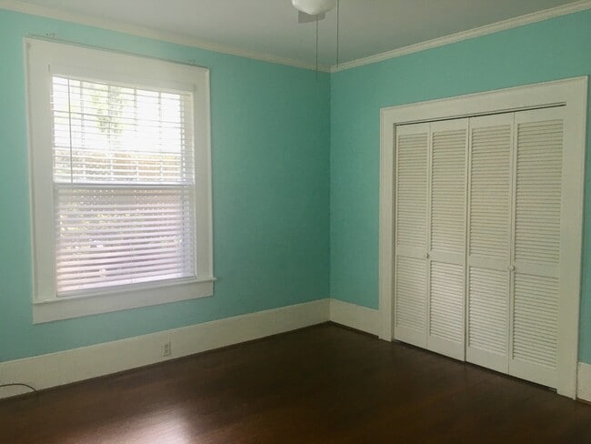 Building Photo - Charming and spacious 3 bedroom cottage in downtown Conway!