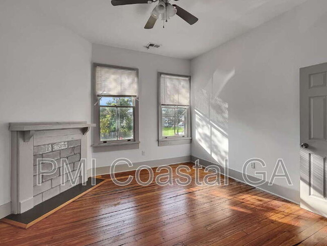 Building Photo - 314 W 42nd St