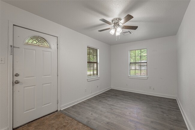 Building Photo - 7A Hickory Ln