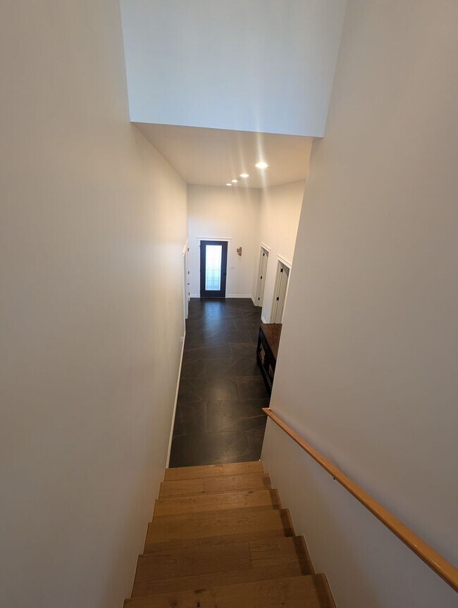 Building Photo - 2448 Le Clerc Rd S
