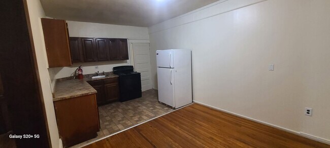 Building Photo - 119 S 14th St