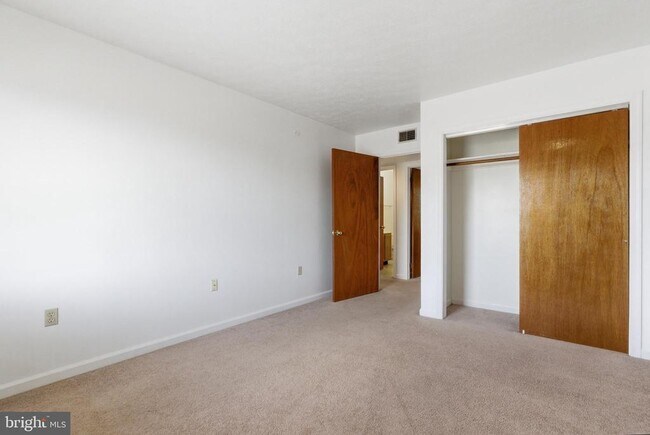 Building Photo - 830 Locust St