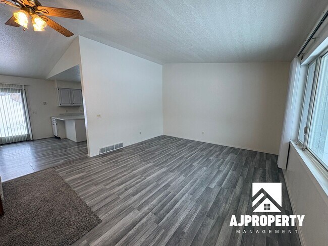 Building Photo - 5801 W Coughran Ct