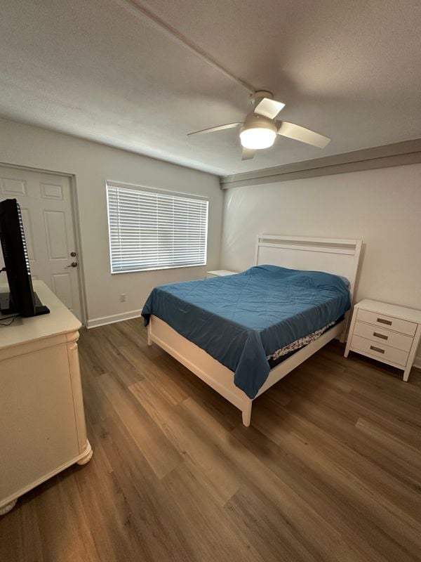 Building Photo - 4700 Cove Cir