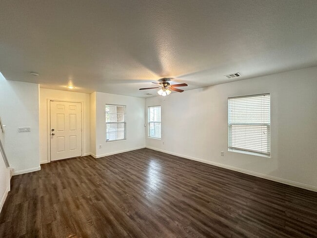 Building Photo - Blue Diamond Springs- & 5B