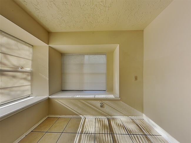 Building Photo - 16930 Barcelona Dr