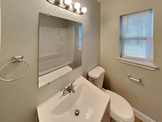 Building Photo - 3BR/1.5BA Home in Jacksonville FL w/ Spacious Yard