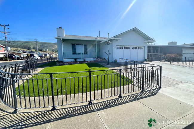 Building Photo - Fully Remodeled 3 Bedroom Home in Sunshine...