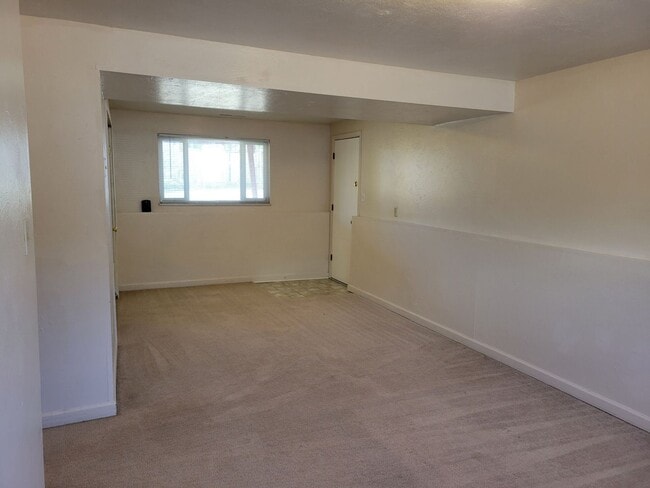 Building Photo - 4 Bed 2 Bath Allowing Pets - Available Now! - MileStone RES