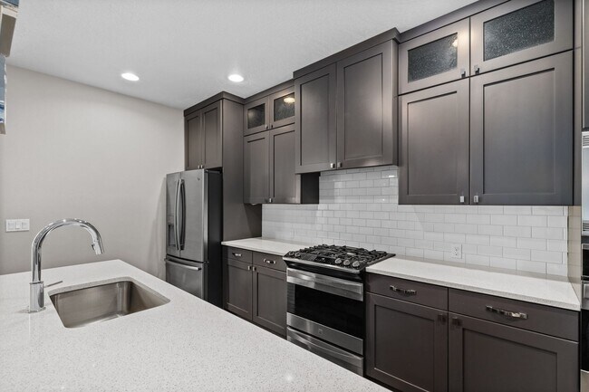 Building Photo - Luxury Living in Harris Ranch | 3 Bed + Office | 3 Bath | 2,713 Sq Ft