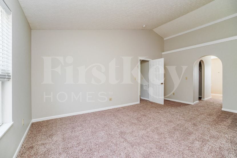 Building Photo - 81 Roxbury Dr