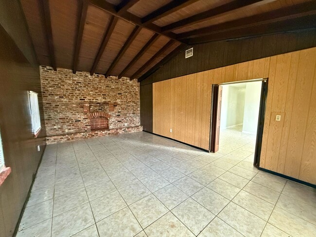 Building Photo - 15331 NW 29th Ave