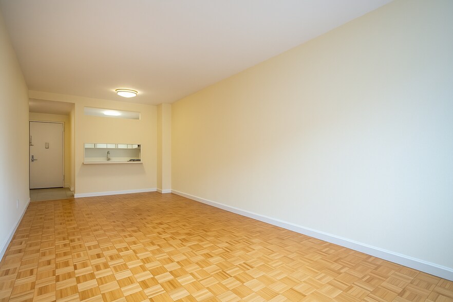 Building Photo - 135 John St