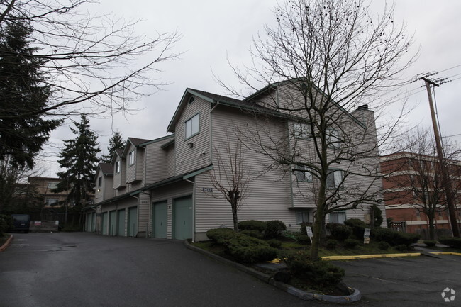 Building Photo - Mirrorwood Apartments