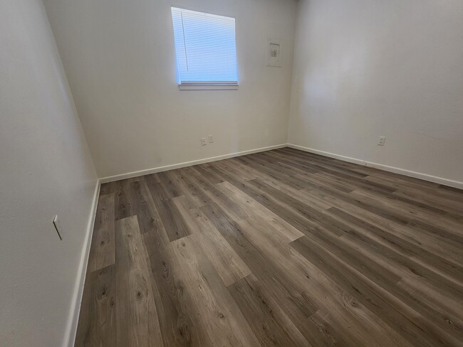 Building Photo - 609 38th St