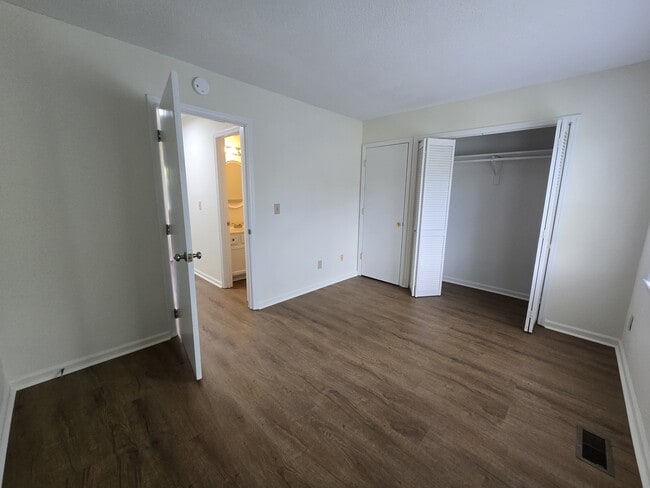 Building Photo - 118 Chaucer Ct