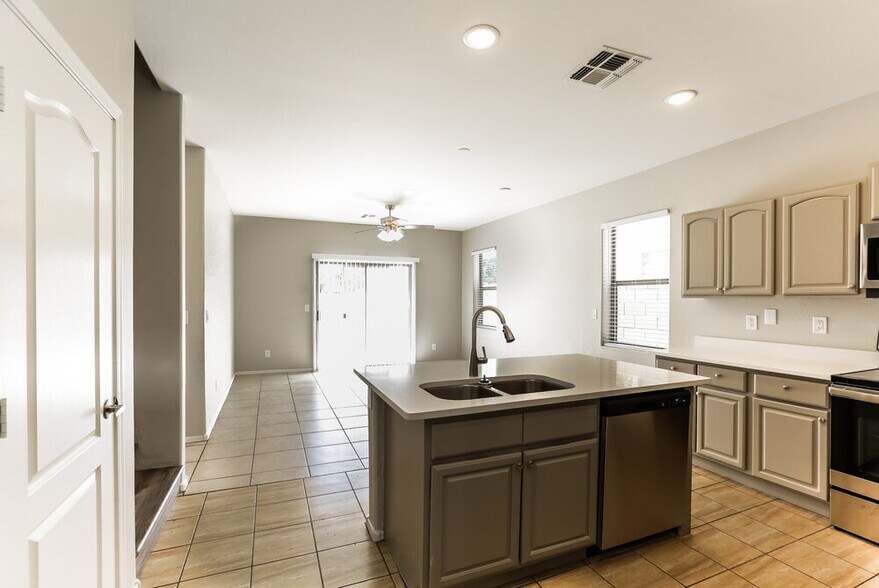 Building Photo - 7224 S 56th Ln