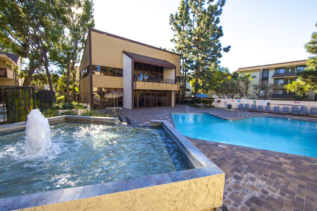 Building Photo - 6050 Canterbury Dr