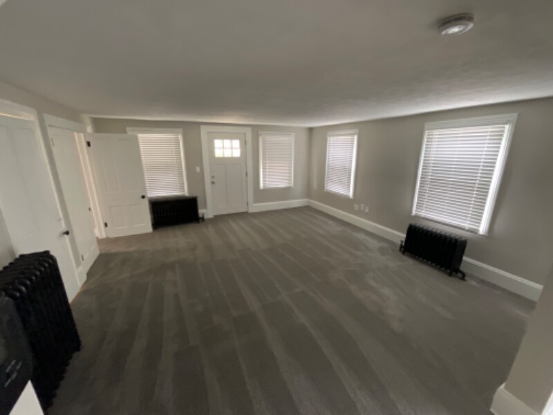 Building Photo - 28 E Schaaf Rd