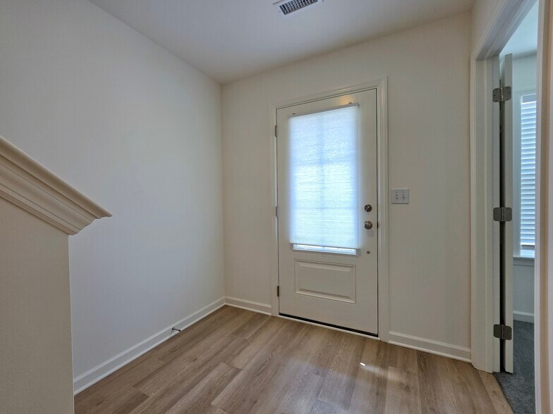 Building Photo - 2449 Spring Water Cir
