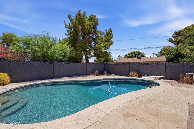 Building Photo - 1609 E Gaylon Dr